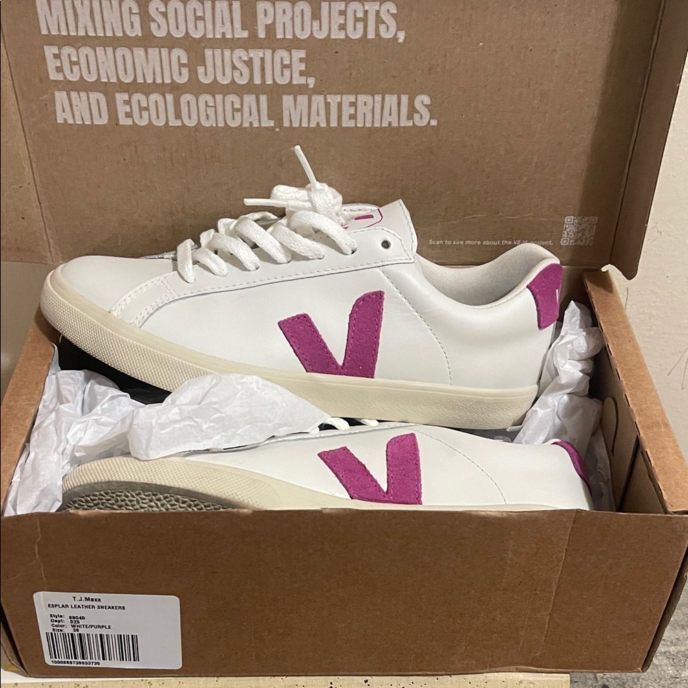 Veja Kraft Brown Shoe Box with White Logo